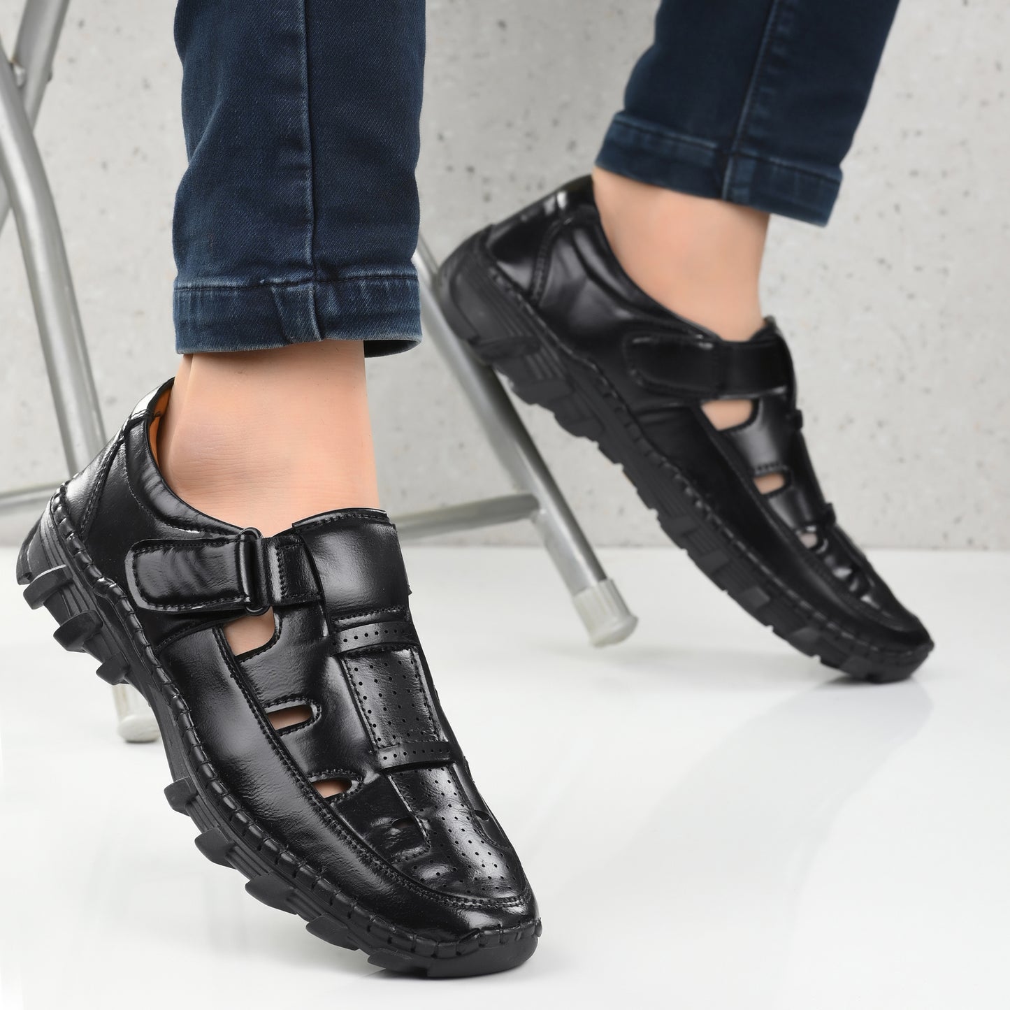 Handcrafted Premium Black Roman Sandals For Men